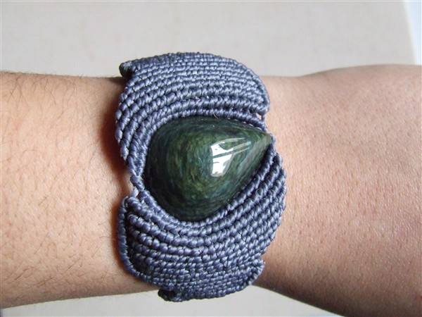 Bracelet décalé porté