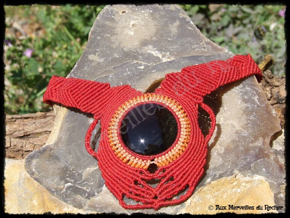 Collier boomerang obsidienne manto huichol