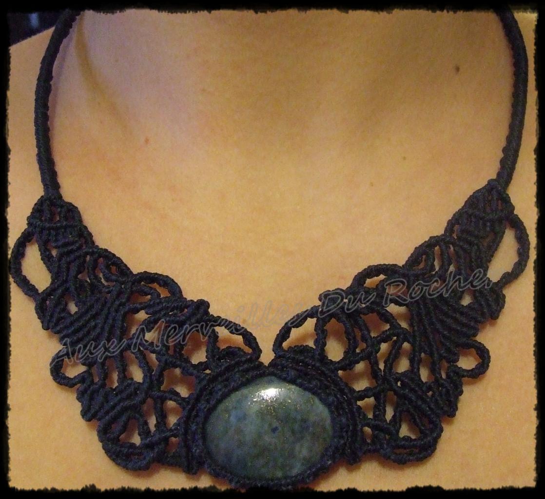 collier dentelle lapis