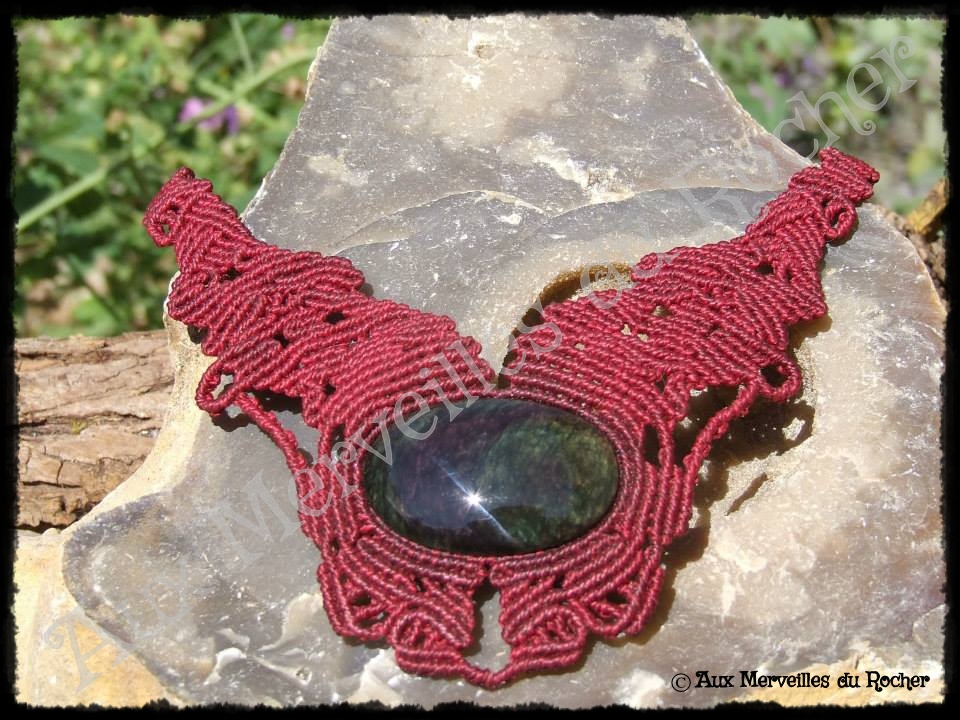 Collier entrelacs obsidienne manto huichol