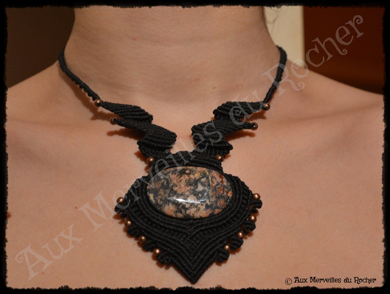 Collier Kali porté