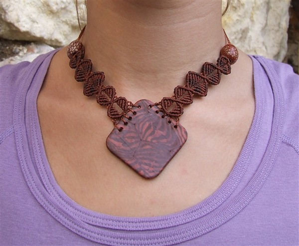 Collier les petits k-rés marrons