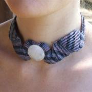 Collier Plastron Onyx blanc gros plan