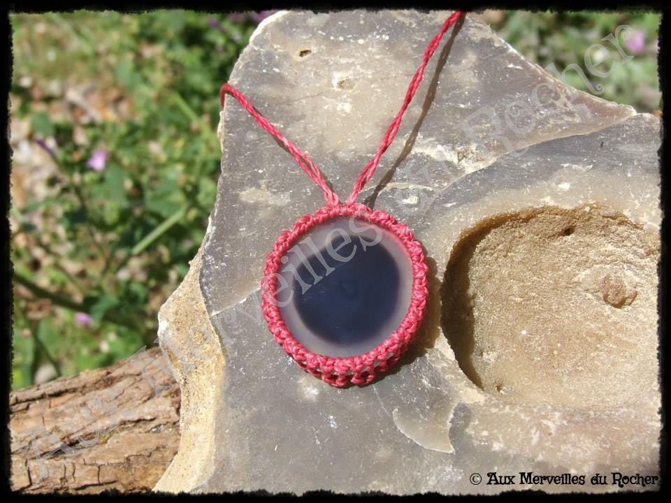 Pendentif simple agate en tranche noire