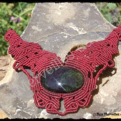 Collier entrelacs obsidienne manto huichol