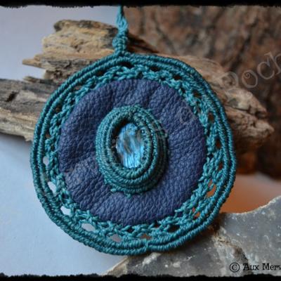 Pendentif cuir labradorite bleue