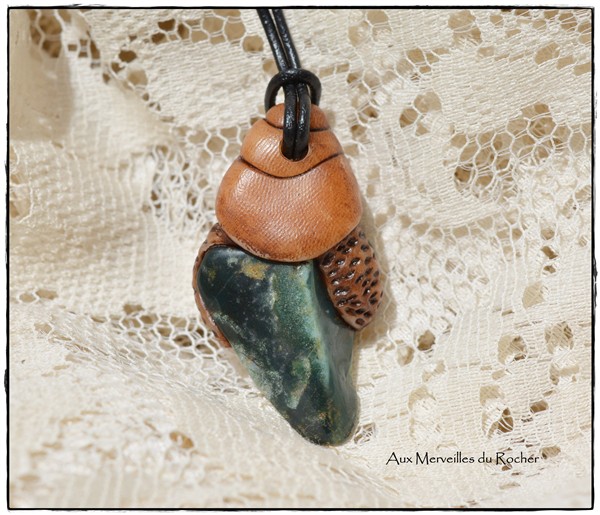 Pendentif polymere jaspe heliotrope