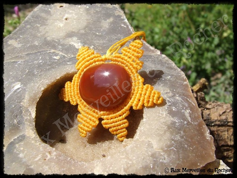 Pendentif soleil cornaline