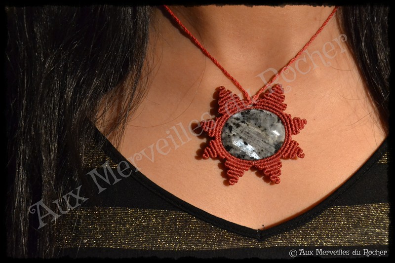 Pendentif soleil larvikite porte